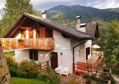 Villa Meledrio holiday apartments with balconies, terraces and mountain views